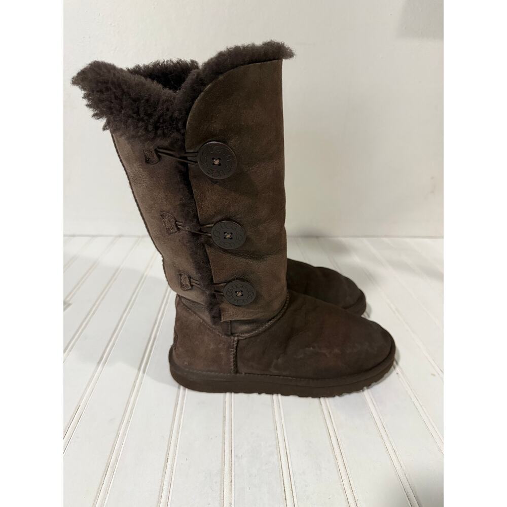 Women’s US 7 suede leather upper sheepskin lining, and blown rubber sole. - Picture 5 of 16